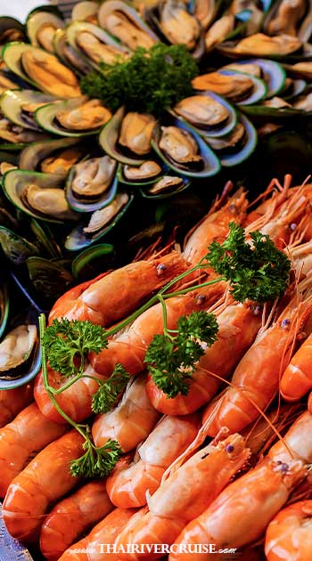 Fresh Seafood: Often includes grilled prawns, mussels, and salmon sashimi. Chao Phraya Princess Cruise Bangkok Dinner Cruise