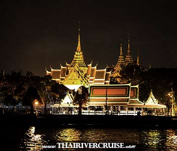 The Grand Palace & Wat Pho: A majestic, golden spectacle that is the centerpiece of the river. Halal Dinner Cruise Bangkok