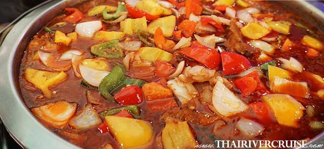 Combining the breathtaking spectacle of the illuminated city of Bangkok with the familiar, comforting, and exquisite taste of a lavish Indian dinner buffet,