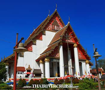 Grand Pearl Cruise Ayutthaya - Wihan Phra Mongkhon Bophit: This site enshrines a magnificent, large bronze Buddha image, revered as one of the most beautiful in Thailand.