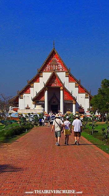 Grand Pearl Cruise Ayutthaya - the Ayutthaya Tour Grand Pearl Cruise is an absolute must-do. This popular day trip offers a unique chance to explore the ancient, UNESCO World Heritage-listed ruins of Ayutthaya, Thailand's former capital