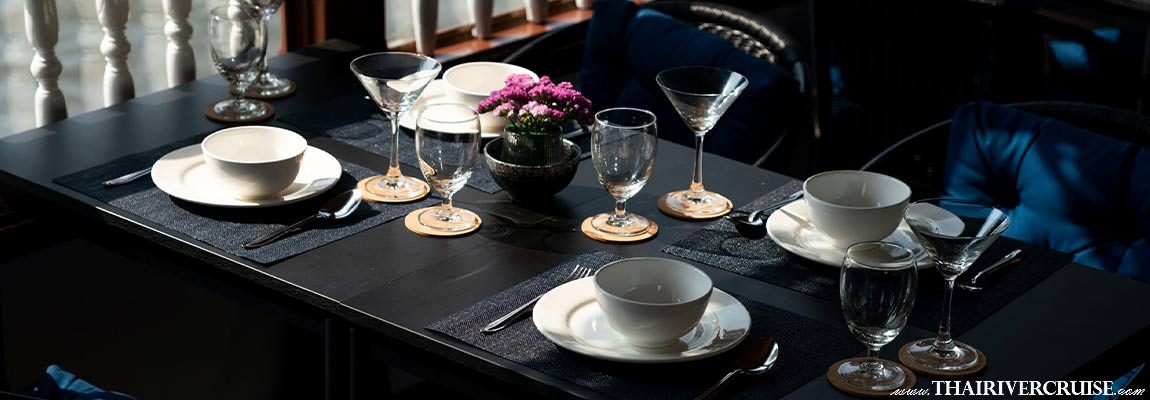 Mahapatra Cruise Bangkok Rice Barge Dinner Cruise Traditional Boat Bangkok rice barge dinner cruise Mahapatra Cruise Bangkok traditional boat dinning Thai cuisine chao phraya rice barge river boat Bangkok