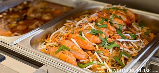 Noah Cruise Luxury Sunset Cruise Bangkok - International Favorites: From Italian pasta to Japanese delights, there is something for every palate.