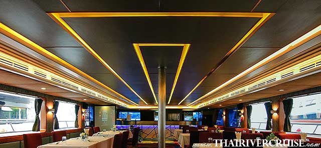 Grand Pearl Bangkok Dinner Cruise - Entertainment and Atmosphere The Grand Pearl Dinner Cruise Bangkok isn't just about the food; it’s a full sensory experience. As you dine, a Live Music Band performs a mix of jazz and pop hits, creating a romantic and upscale vibe.