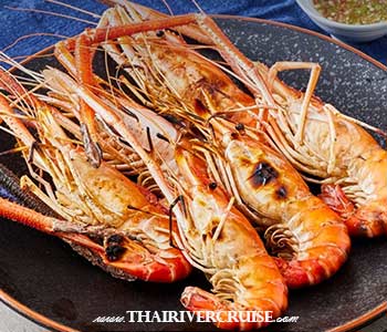 Riverside Bangkok Dinner Cruise - Riverside Kinlen Cruise Chaophraya River Bangkok Thailand - Fresh Seafood: Indulge in unlimited grilled river prawns, New Zealand mussels, and Salmon Sashimi.