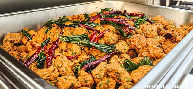 The Luxury White Twilight Cruise Romantic Sunset Bangkok - One thing you won't leave this cruise is hungry. The international buffet is a curated spread of local favorites and global staples.