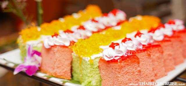 Meridian Cruise 2 Cheap Sunset Cruise Bangkok ICON-Siam - Sweet Endings: A variety of Thai desserts, seasonal fruits, and assorted cakes.