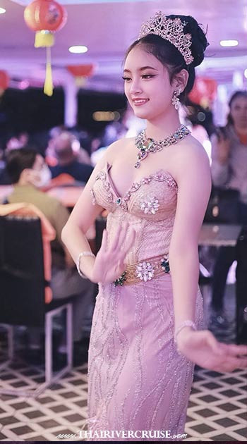 Valentine Day Bangkok Dinner Smile Riverside Cruise complemented by traditional Thai classical dance (Khon) and contemporary cabaret shows. Valentine Day Bangkok Dinner Smile Riverside Cruise complemented by traditional Thai classical dance (Khon) and contemporary cabaret shows.