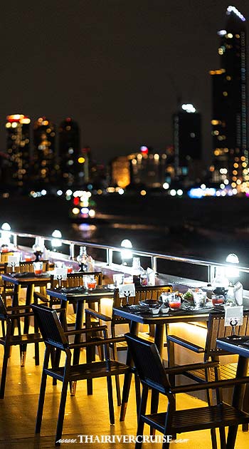 Nothing says "I love you" quite like a romantic dinner cruise 2026 under the stars. The Viva Alangka features a stunning open-air rooftop cruise Bangkok deck that offers 360-degree panoramas.- Valentine Day Specials for Couples Viva Alangka Cruise