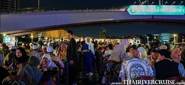 เพลิดเพลินอาหารฮาลาลบนเรือสุดหรู บรรยากาศพรีเมียม จองทันที - ดินเนอร์ ฮาลาล ล่องเรือ เจ้าพระยา ฟารายา ร้านอาหารมุสลิม ล่องเรือเจ้าพระยา ฮาลาล ฟารายา ครุยส์ Faraya Cruise buffet halal dinner