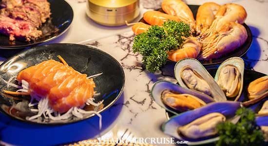Seafood on Ice: Freshly caught prawns and New Zealand mussels. Grilled Seafood & Live Stations: Sizzling Teppanyaki prepared fresh by our chefs. - Super Galaxy Cruise Bangkok luxury cruise Chao Phraya River Dinner Cruise at ICONSIAM