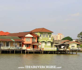 Old-style river houses Nonthaburi Province : Lunch Cruise Bangkok Chao Phraya Sightseeing River Cruise Half Day Tour from Bangkok Old-style river houses Nonthaburi Province : Lunch Cruise Bangkok Chao Phraya Sightseeing River Cruise Half Day Tour from Bangkok