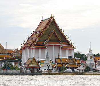 Wat Kalayanamit Woramahawihan, located on the Thonburi side of the Chao Phraya River, is a prominent and historically significant Buddhist temple in Bangkok. Established in 1825 during the reign of King Rama III, it offers a serene atmosphere and a glimpse into Thailand's rich cultural blending of Thai and Chinese architectural styles. : Lunch Cruise Bangkok Chao Phraya Sightseeing River Cruise Half day Tour from Bangkok Wat Kalayanamit Woramahawihan, located on the Thonburi side of the Chao Phraya River, is a prominent and historically significant Buddhist temple in Bangkok. Established in 1825 during the reign of King Rama III, it offers a serene atmosphere and a glimpse into Thailand's rich cultural blending of Thai and Chinese architectural styles. : Lunch Cruise Bangkok Chao Phraya Sightseeing River Cruise Half day Tour from Bangkok