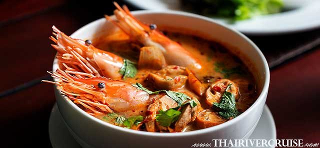 Grand Pearl Bangkok Dinner Cruise - uthentic Thai Cuisine: Classic Tom Yum Goong, spicy salads, and traditional green curry.