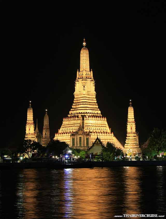 Wat Arun (The Temple of Dawn): Perhaps the most famous silhouette on the river, its towering prang decorated with porcelain is a highlight of every Chao Phraya River cruise. Fine dining river cruise Bangkok. - Top rated Bangkok cruises