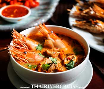 Authentic Thai curries - Pearl Boutique Cruise Bangkok Luxuries Cruise in Thailand : Romantic dinner Bangkok