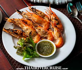 Indulge in a lavish Thai and international buffet featuring fresh seafood barbecue - Pearl Boutique Cruise Bangkok Luxuries Cruise in Thailand